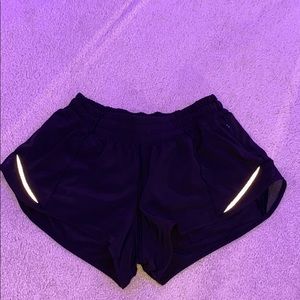 Black Lululemon Hotty Hot Short *2.5”